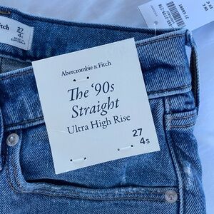 Abercrombie & Finch 
The 90’s Straight 
Ultra high rise